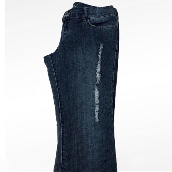 BLUENOTES Morgan Low Rise Flare distressed Jean 31/30 Medium Wash - Picture 3 of 14